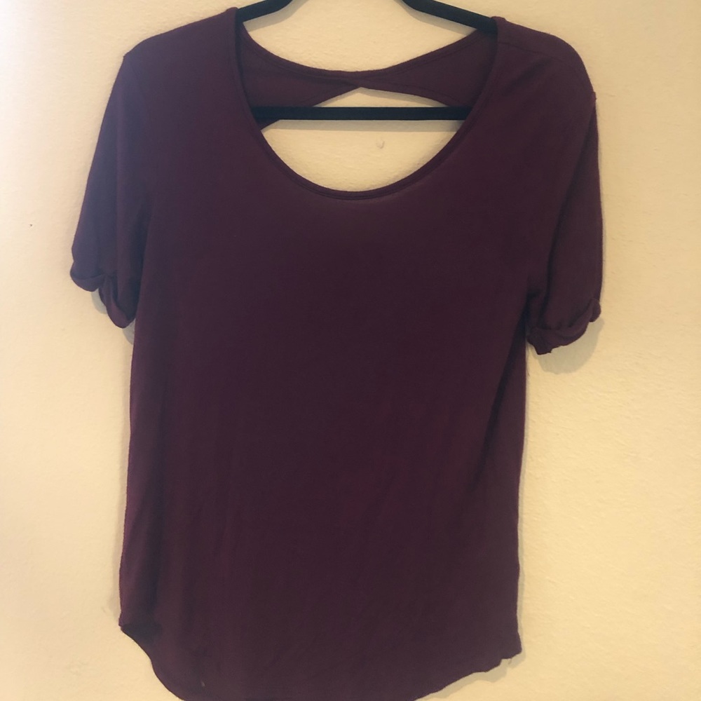 Size small tee by the brand SO. Only one a few times and I. Good condition.